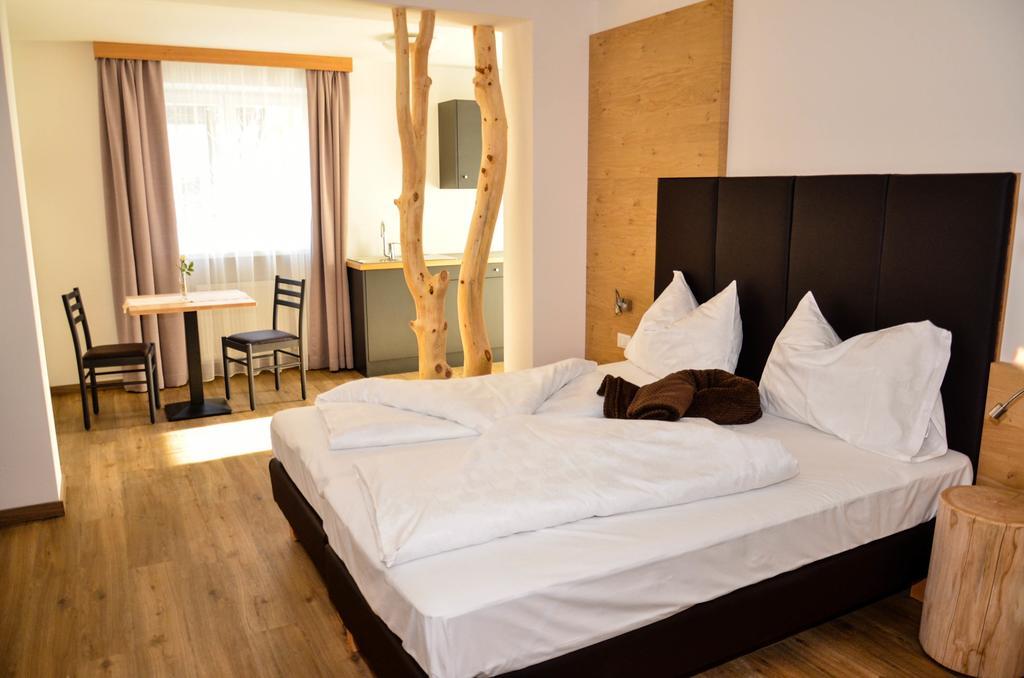 Guesthouse Dolomiten إغنا الغرفة الصورة